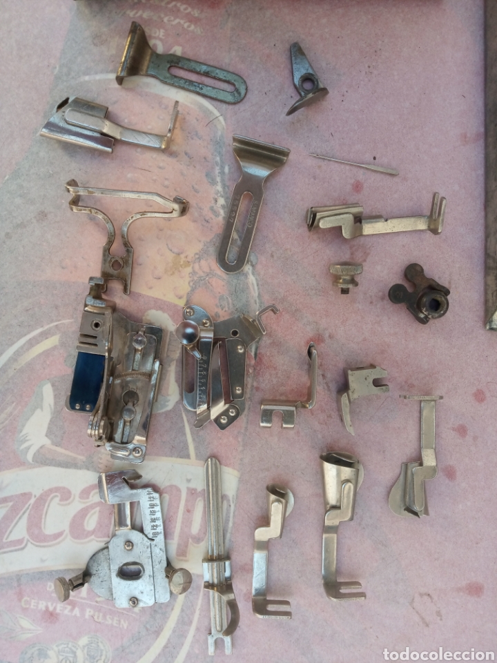 Antig&uuml;edades: Set de piezas m&aacute;quina de coser singer - Foto 2