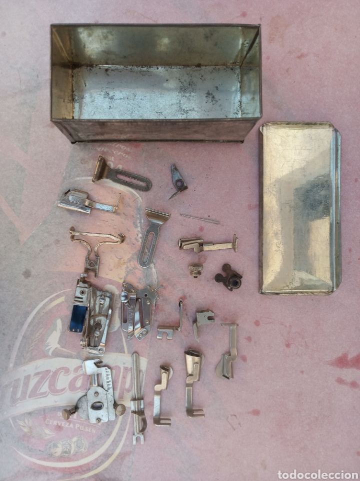 Antig&uuml;edades: Set de piezas m&aacute;quina de coser singer - Foto 3