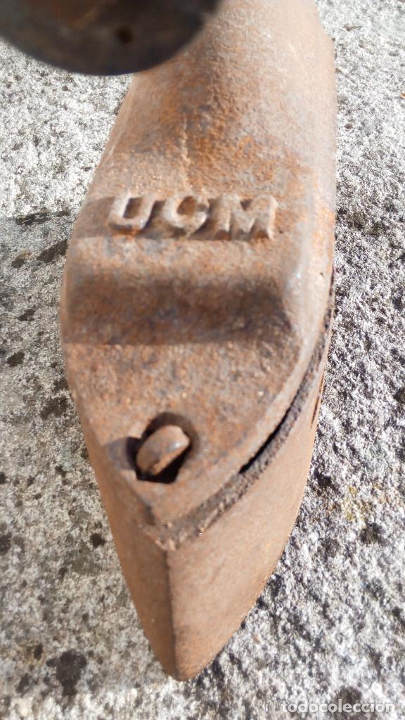 Antig&uuml;edades: Antigua plancha sastre UCM - Foto 2