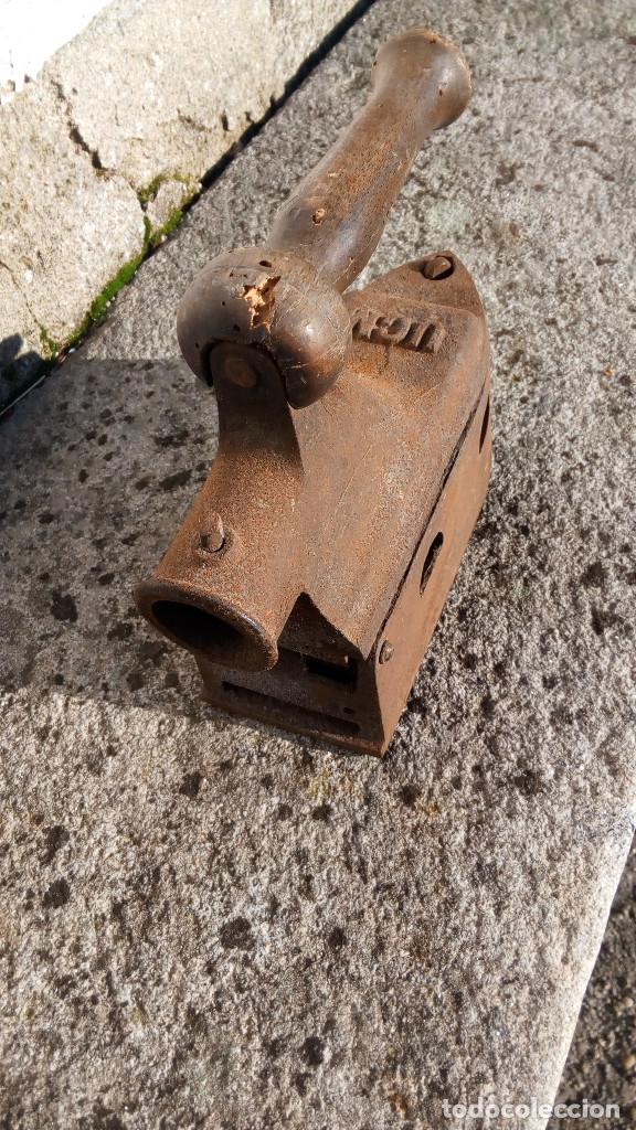 Antig&uuml;edades: Antigua plancha sastre UCM - Foto 3