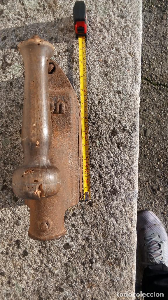 Antig&uuml;edades: Antigua plancha sastre UCM - Foto 4