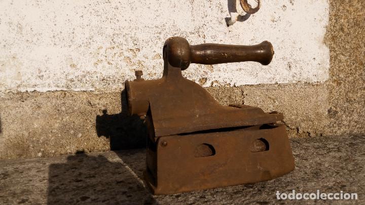 Antig&uuml;edades: Antigua plancha sastre UCM - Foto 6