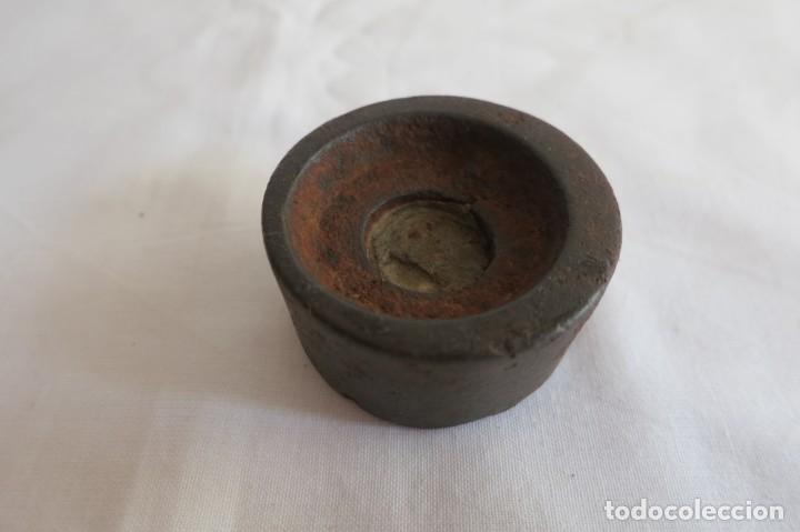 Antig&uuml;edades: pesa de 200 gramos 2 hectog - Foto 3