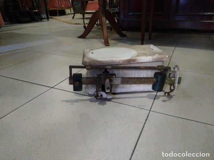 Antig&uuml;edades: Bascula se mesa - Foto 1