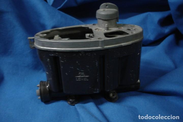 Antig&uuml;edades: BOMBA DE ACEITE ?? - MIDE 16 x 8 x 15 CM. - Foto 2