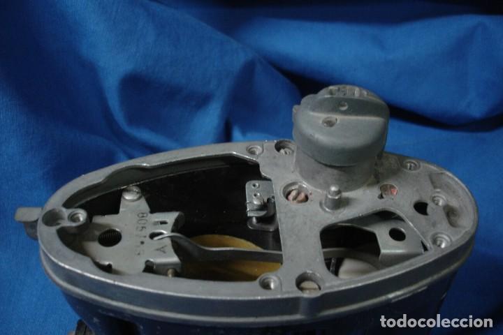Antig&uuml;edades: BOMBA DE ACEITE ?? - MIDE 16 x 8 x 15 CM. - Foto 3