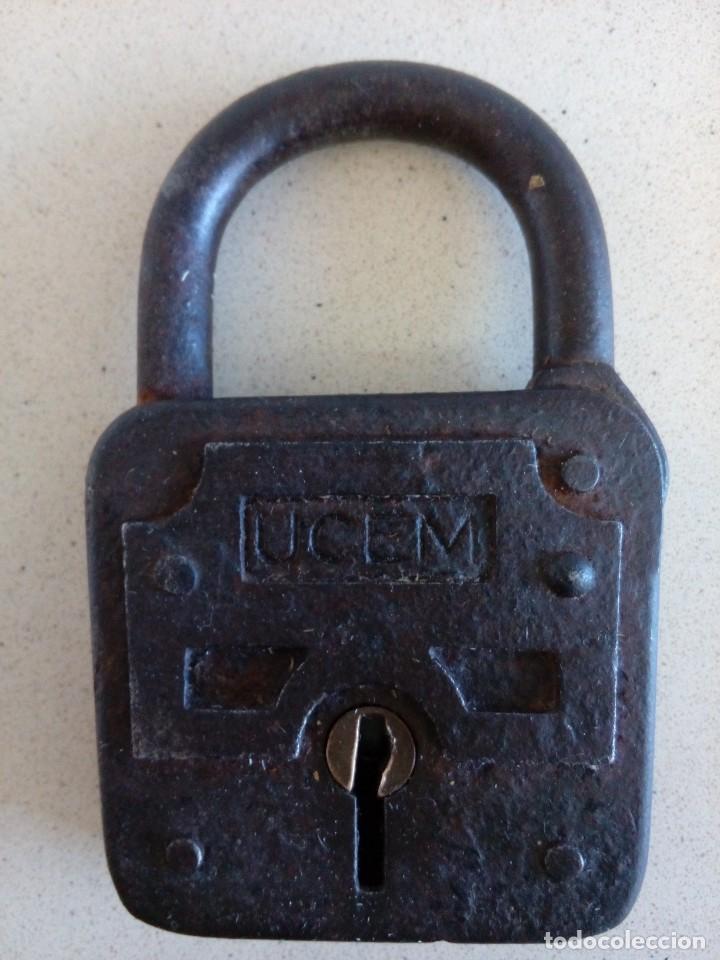 Antig&uuml;edades: Candado Ucem,10cm altura - Foto 1