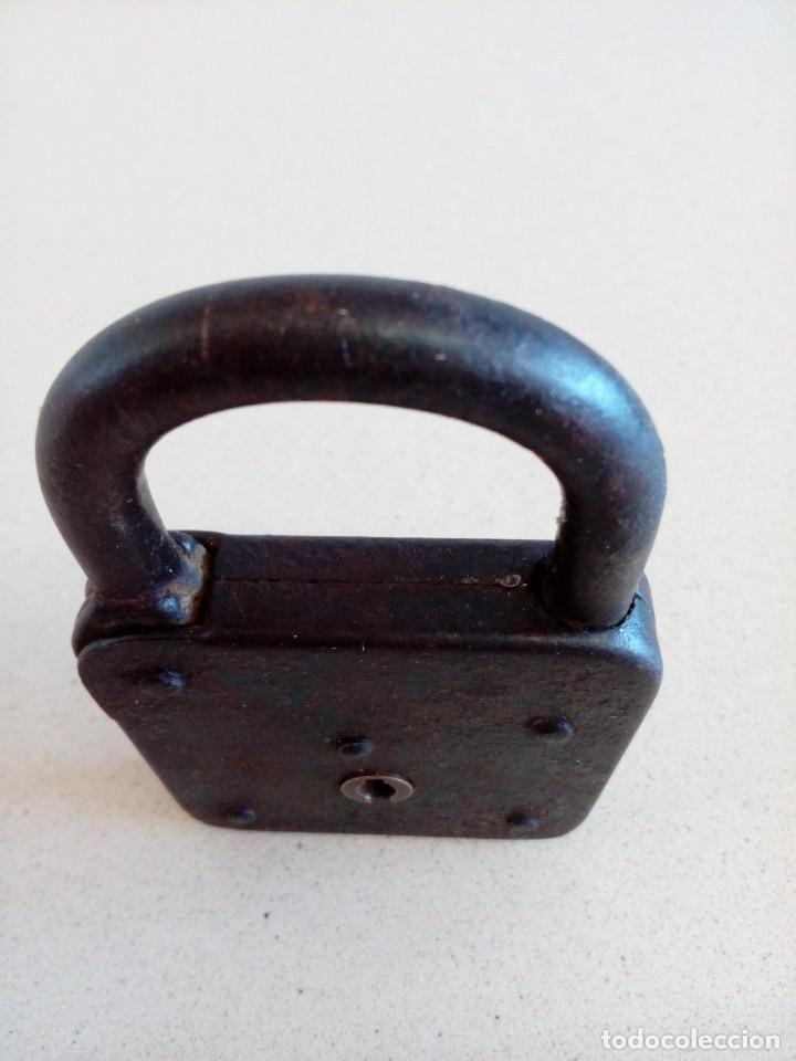 Antig&uuml;edades: Candado Ucem,10cm altura - Foto 3