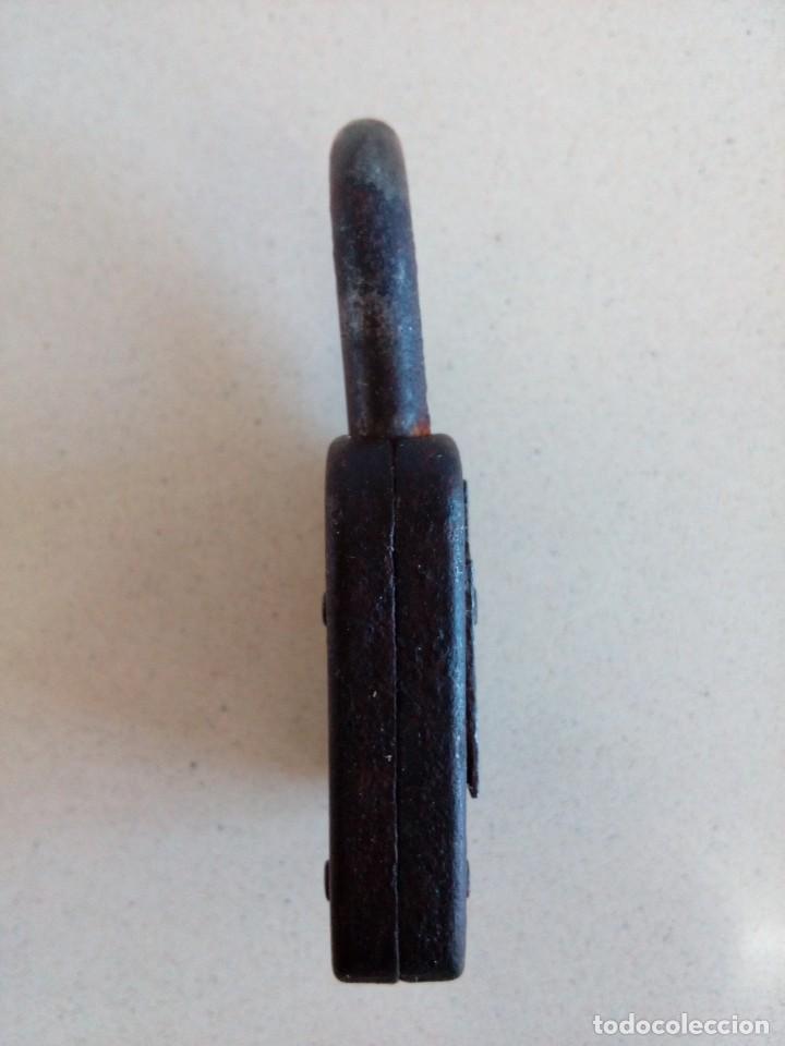 Antig&uuml;edades: Candado Ucem,10cm altura - Foto 4