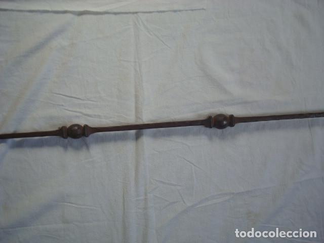 Antig&uuml;edades: Barrote de hierro de forja. - Foto 3