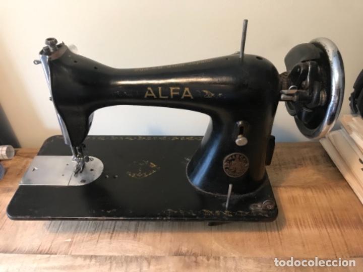 Antig&uuml;edades: M&aacute;quina de coser Alfa - Foto 4