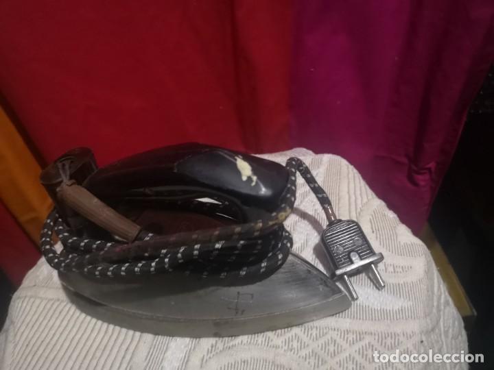 Antig&uuml;edades: Plancha antigua El&eacute;ctrica Jata - Foto 1