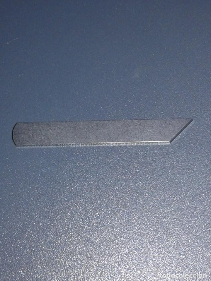 Antig&uuml;edades: Cuchilla de corte para remalladora - Foto 2
