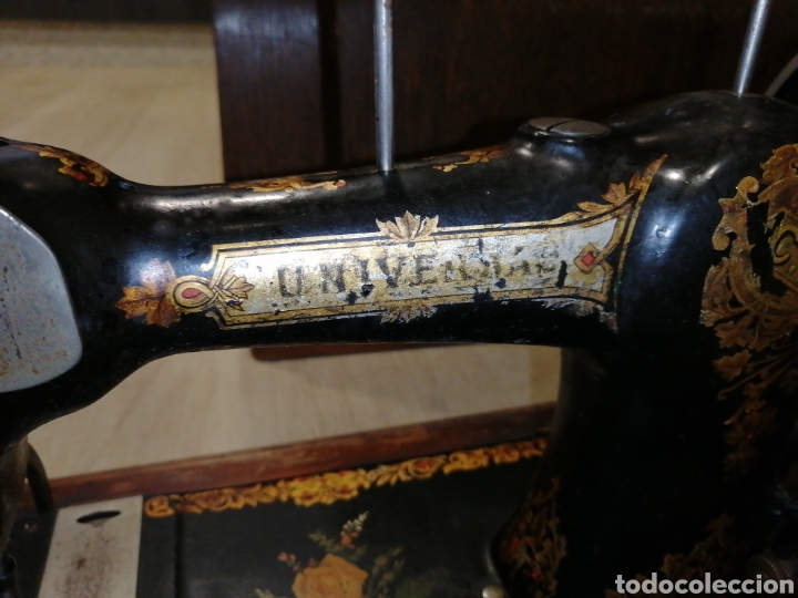 Antig&uuml;edades: M&aacute;quina de coser Universal - Foto 4