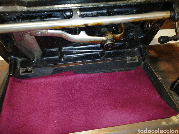 Antig&uuml;edades: M&aacute;quina de coser Universal - Foto 6