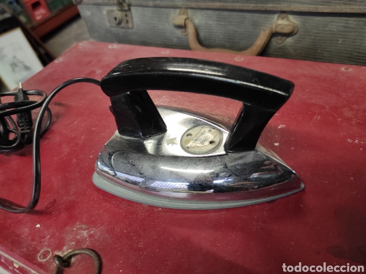 Antig&uuml;edades: ANTIGUA PLANCHA ELECTRICA - Foto 2