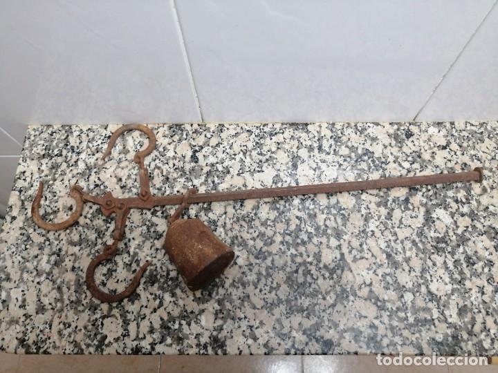 Antig&uuml;edades: ANTIGUA BASCULA O ROMANA - Foto 1