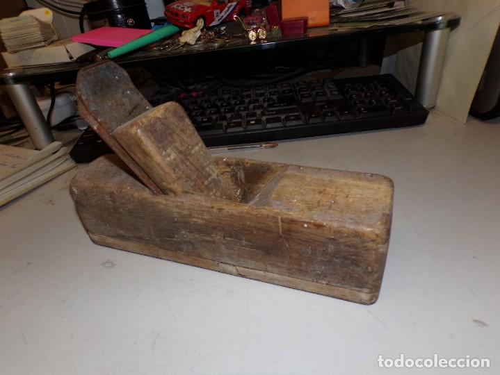 Antig&uuml;edades: ESTAMOS LIQUIDANDO. cepillo carpintero para trabajar la madera - Foto 1