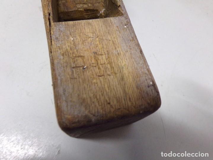 Antig&uuml;edades: ESTAMOS LIQUIDANDO. cepillo carpintero para trabajar la madera - Foto 3