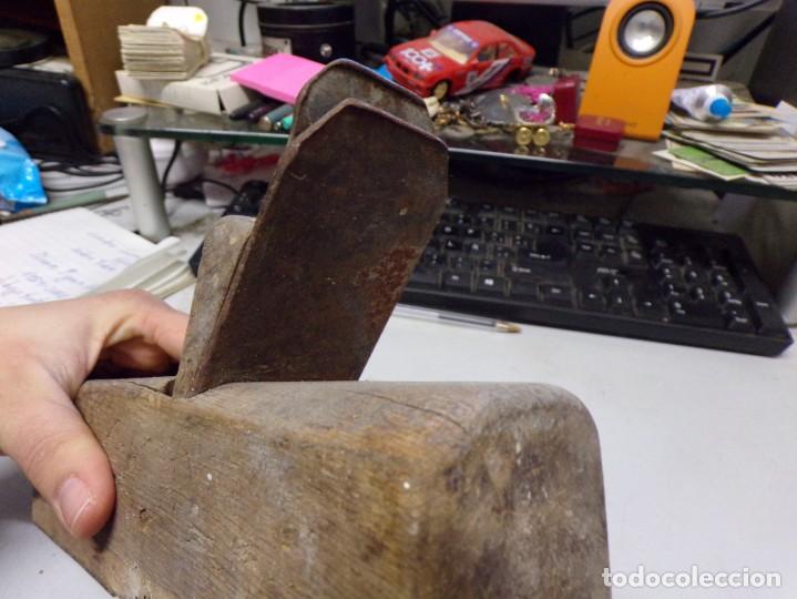 Antig&uuml;edades: ESTAMOS LIQUIDANDO. cepillo carpintero para trabajar la madera - Foto 6