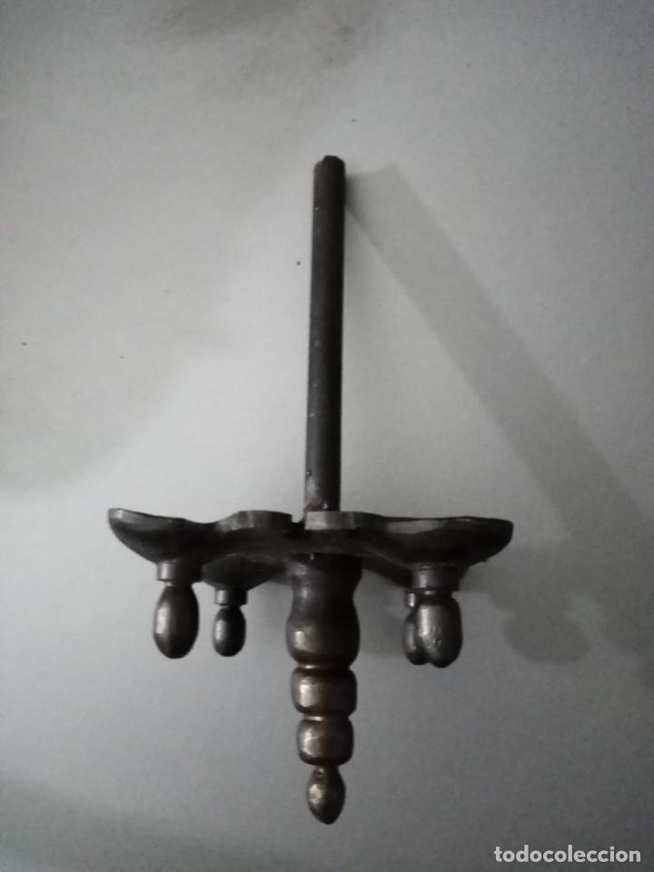 Antigüedades: Precioso clavo de forja de 19 cm largo Ancho 9,5 x 9,5 - Foto 2 - 232056505