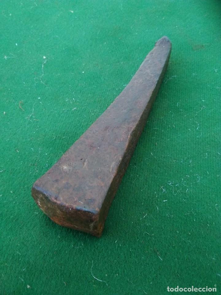 Antig&uuml;edades: PUNZ&Oacute;N O CU&Ntilde;A ANTIGUO DE HIERRO - Foto 1