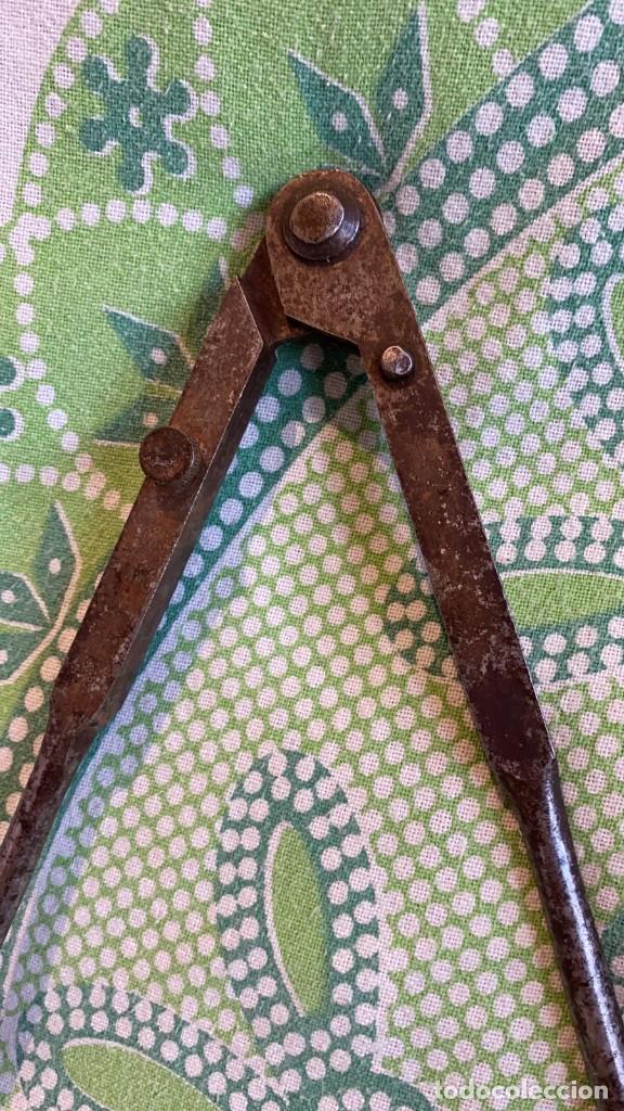 Antig&uuml;edades: COMPAS ANTIGUO DE FORJA DE 30 CMS. DE LONGITUD - Foto 1