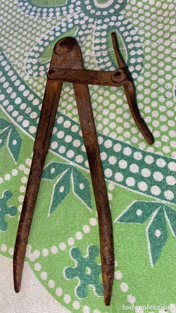 Antig&uuml;edades: COMPAS ANTIGUO DE HIERRO DE FORJA CURIOSO 17 CMS. DE LONGITUD - Foto 3