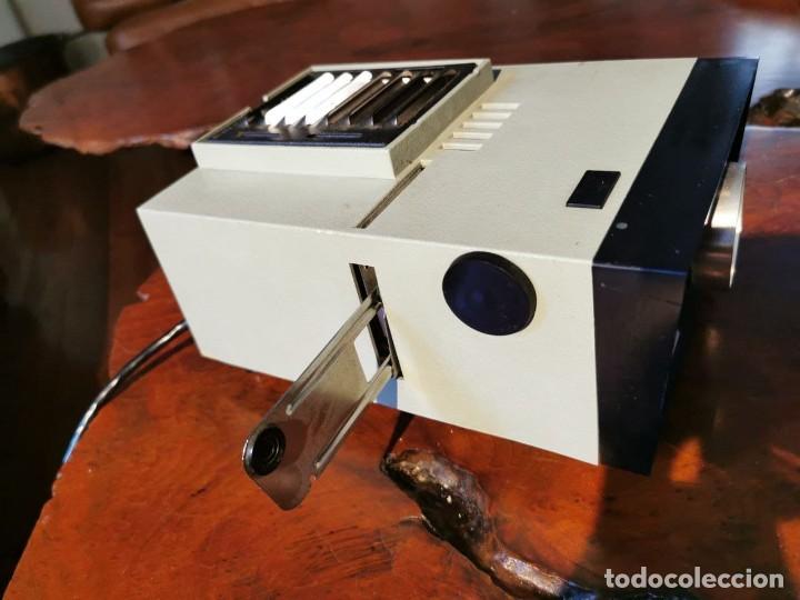 Antig&uuml;edades: PROYECTOR DE DIAPOSITIVAS HANIMEX ANORAMA 300 FUNCIONANDO - Foto 2