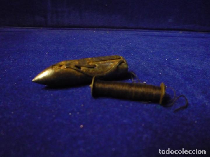 Antig&uuml;edades: CANILLA MAQUINA COSER LANZADERA LARGA - Foto 1