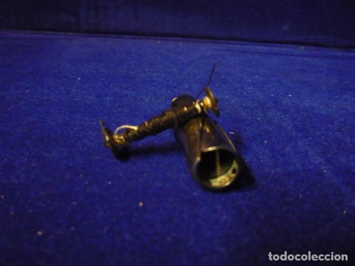 Antig&uuml;edades: CANILLA MAQUINA COSER LANZADERA LARGA - Foto 1