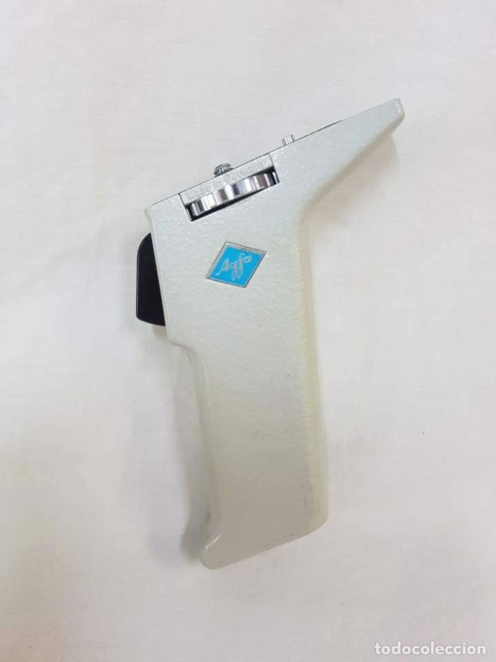 Antig&uuml;edades: Grip, empu&ntilde;adura para Agfa 8mm. - Foto 1