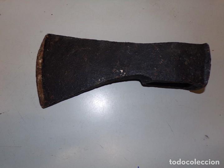 Antig&uuml;edades: ESTAMOS LIQUIDANDO. ANTIGUA HACHA DE HIERRO - Foto 1