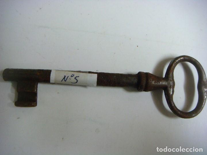 Antig&uuml;edades: LLAVE ANTIGUA DE HIERRO N&ordm;.5 --(&) - Foto 1