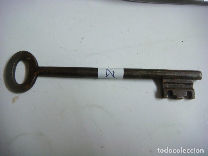 Antig&uuml;edades: LLAVE ANTIGUA DE HIERRO N&ordm;.7 --(&) - Foto 1