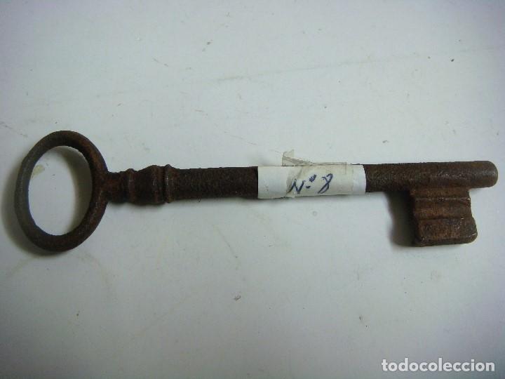 Antig&uuml;edades: LLAVE ANTIGUA DE HIERRO N&ordm;.8 --(&) - Foto 1