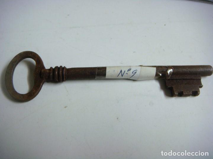 Antig&uuml;edades: LLAVE ANTIGUA DE HIERRO N&ordm;.9 --(&) - Foto 1