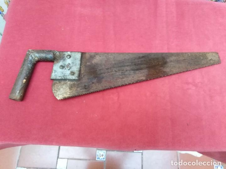 Antig&uuml;edades: antigua sierra con mango soldado de hierro - Foto 1