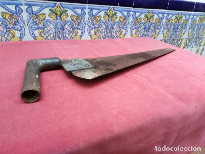 Antig&uuml;edades: antigua sierra con mango soldado de hierro - Foto 2