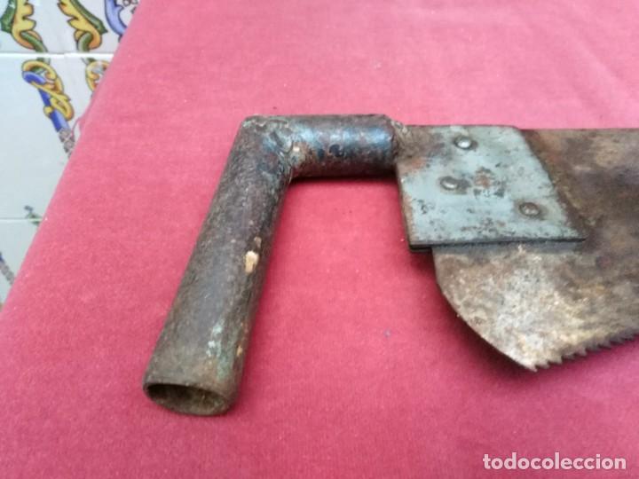 Antig&uuml;edades: antigua sierra con mango soldado de hierro - Foto 3