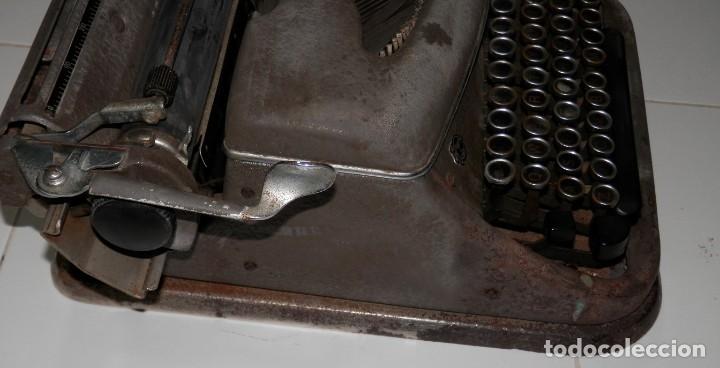 Antig&uuml;edades: MAQUINA DE ESCRIBIR DE LA MARCA REGIA - Foto 2