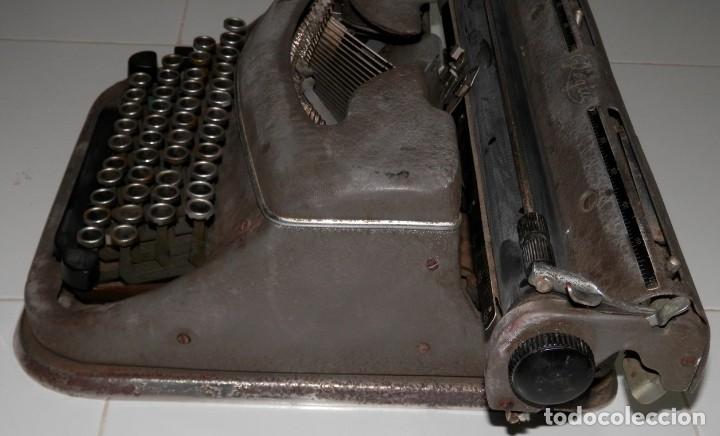 Antig&uuml;edades: MAQUINA DE ESCRIBIR DE LA MARCA REGIA - Foto 3