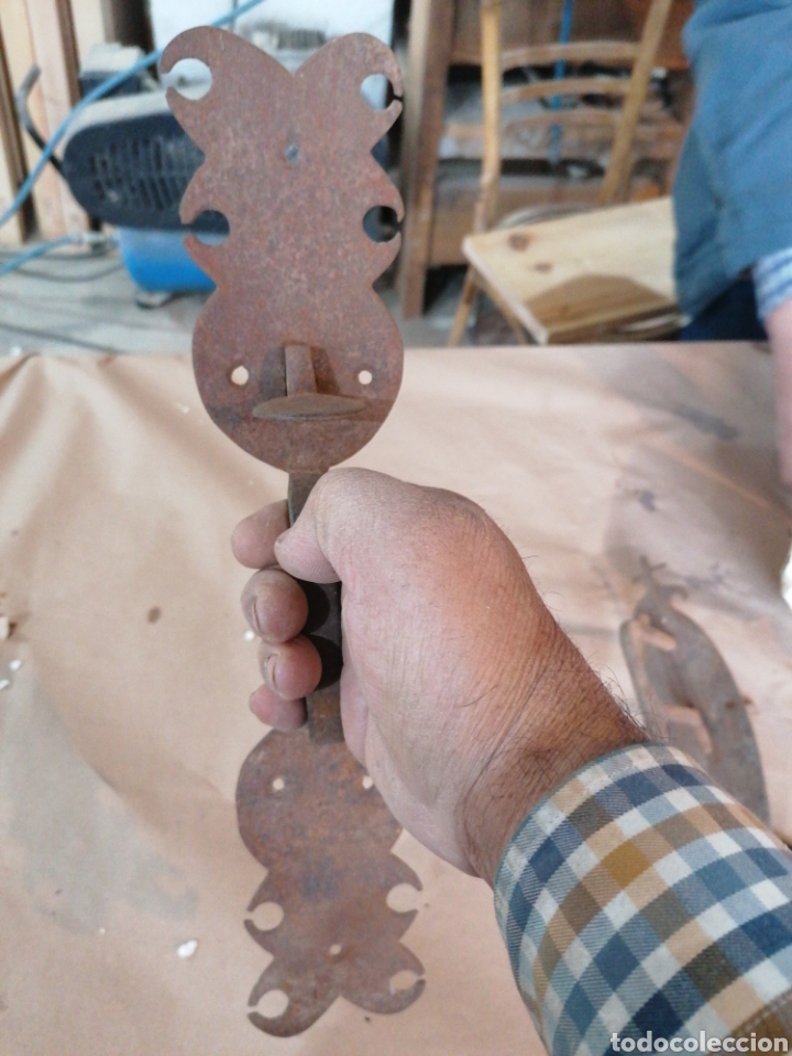 Antig&uuml;edades: Manilla de puerta antigua original. - Foto 3