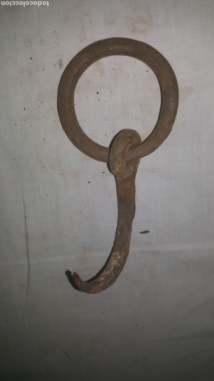 Antig&uuml;edades: Anilla de forja para clavar - Foto 1
