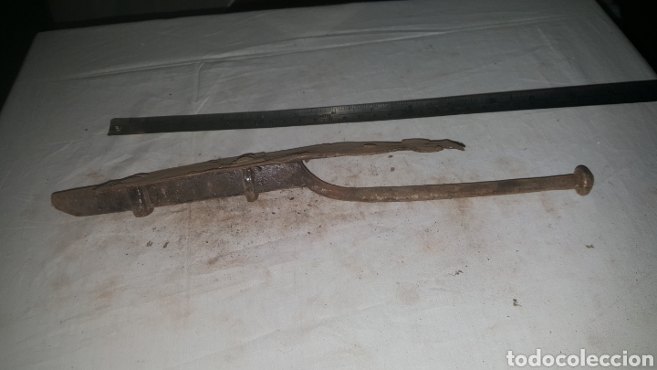 Antig&uuml;edades: pasador de forja - Foto 3