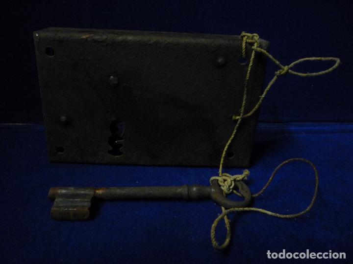 Antig&uuml;edades: CERRADURA ANTIGUA Y LLAVE - Foto 2