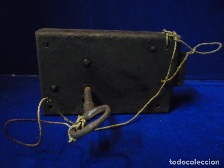 Antig&uuml;edades: CERRADURA ANTIGUA Y LLAVE - Foto 1