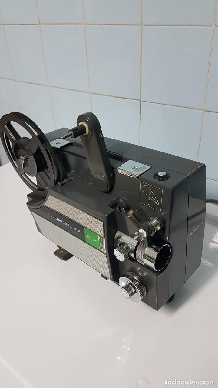 Antig&uuml;edades: Proyector de cine Fujicascope M3 8mm - Foto 1