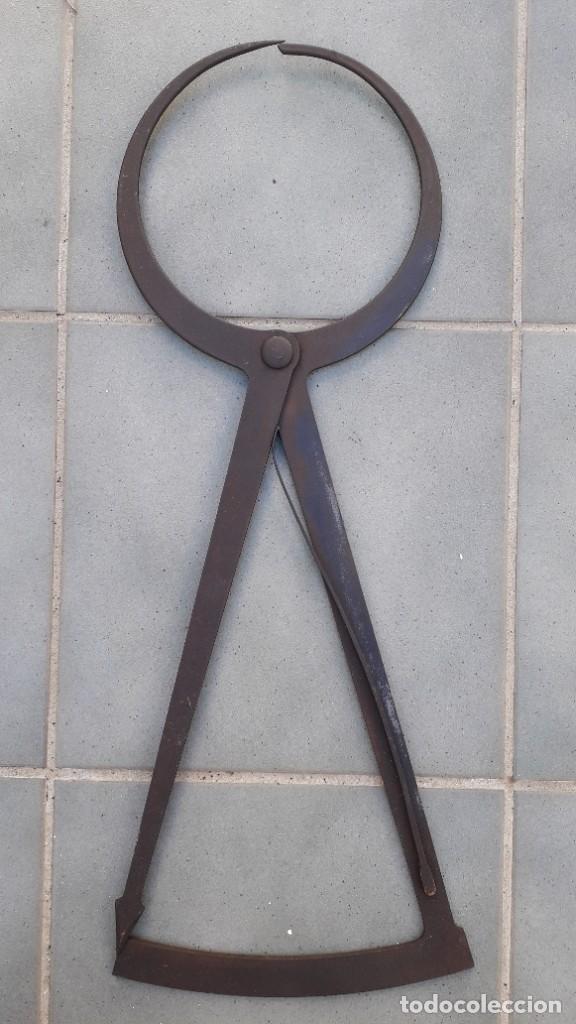 Antig&uuml;edades: Gran compas / medidor de acero 66cm aprox - Foto 1