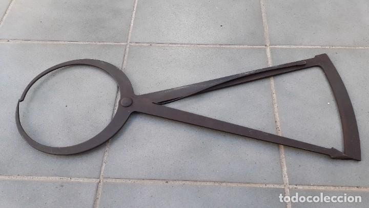 Antig&uuml;edades: Gran compas / medidor de acero 66cm aprox - Foto 2